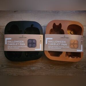 NWT Crofton Halloween Cakelet Pan Set
